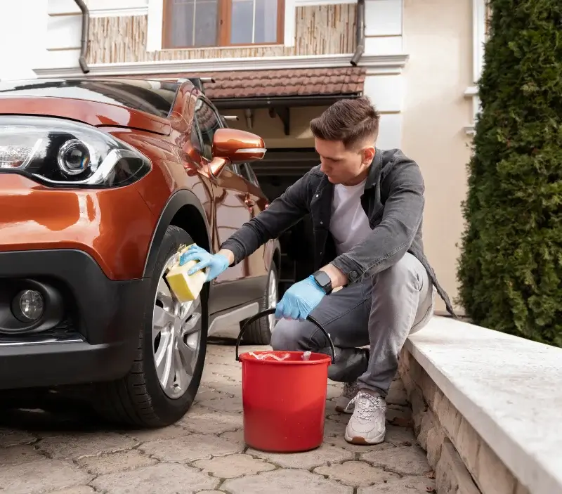 Lavage auto à domicile Gariès : professionnel intervenant sur un véhicule
